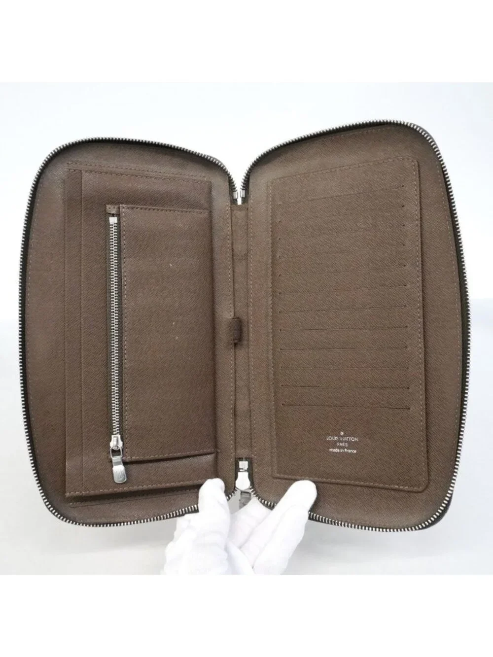 Louis Vuitton Wallet Taiga Organizer Atoll Grizzly